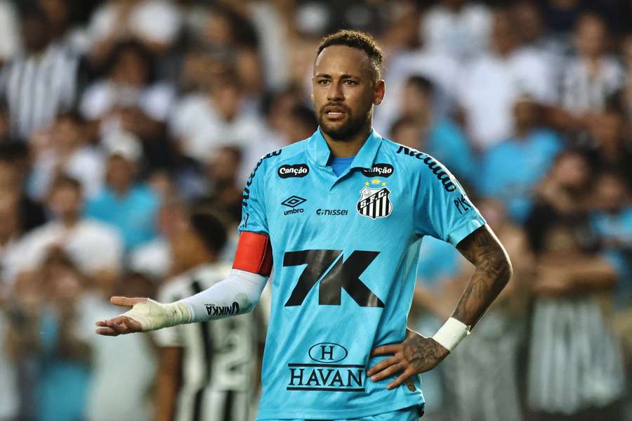 Neymar began showing symptoms of COVID-19 on Thursday
