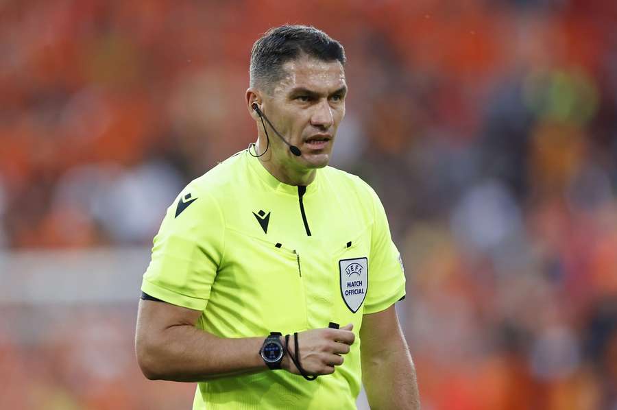 Două brigăzi de arbitri români vor oficia în runda a patra a preliminariilor Euro