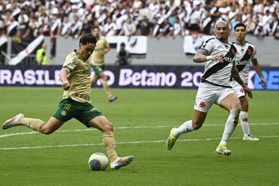 Maurício teve chance cara a cara com Léo Jardim