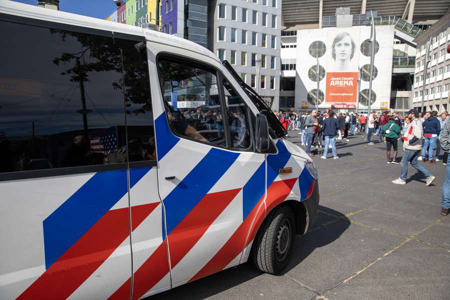 De politie zal niet aanwezig zijn bij Ajax-Utrecht