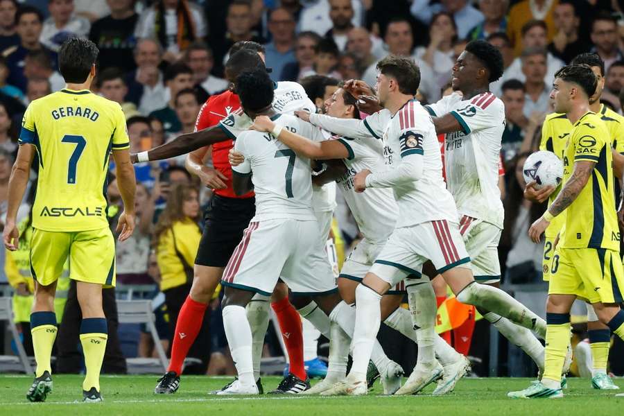 Momento en el que se produce la expulsión de Vinicius Momento en el que se produce la expulsión de Vinicius