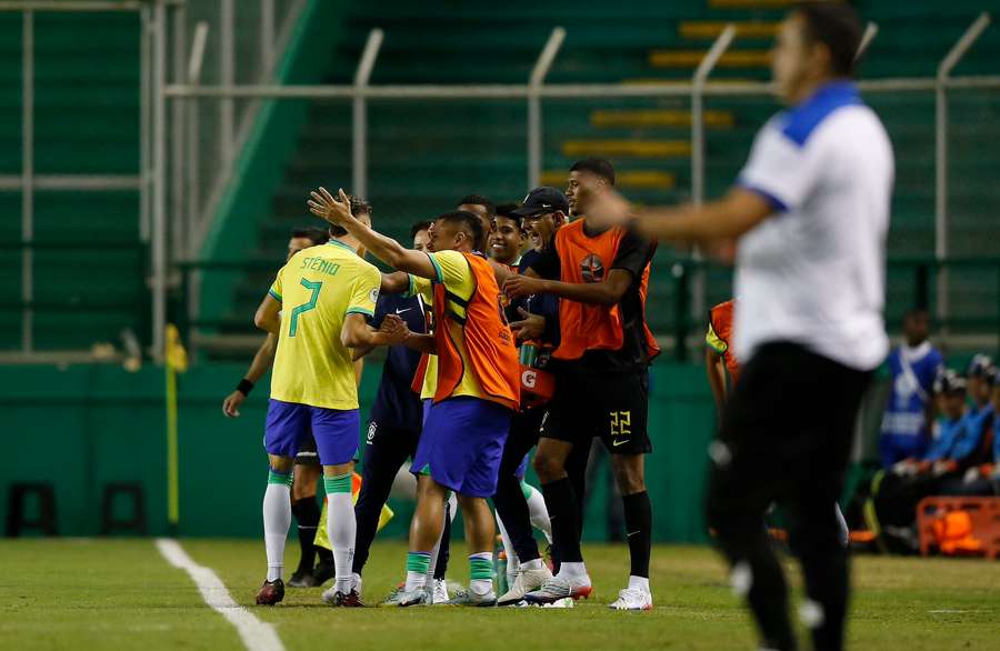 Stênio aproveitou bem oportunidade no time titular do Brasil