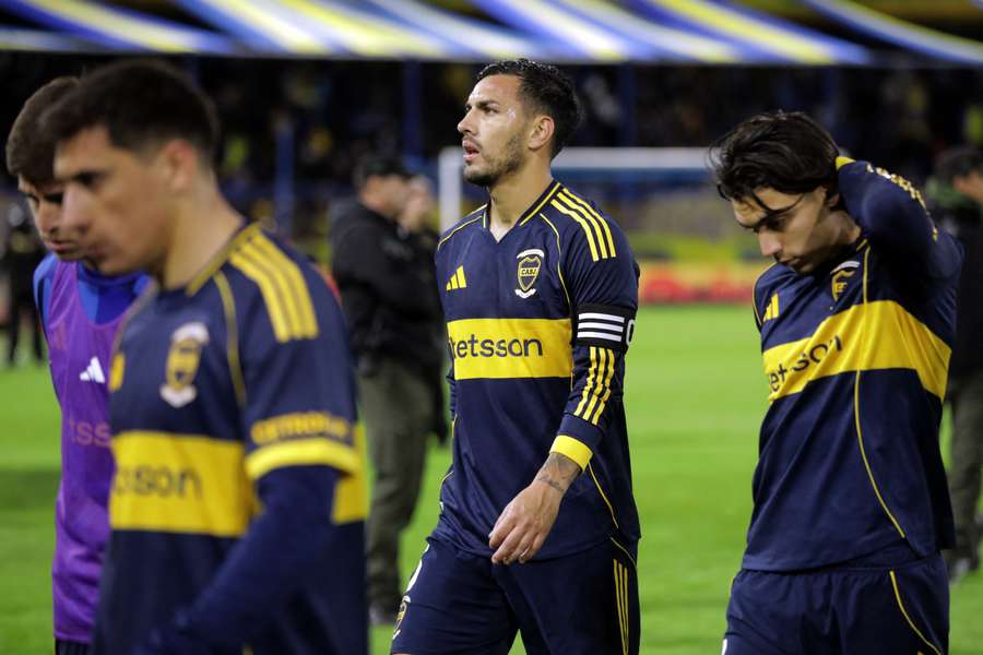 Jogadores do Boca lamentam eliminação no Campeonato Argentino.