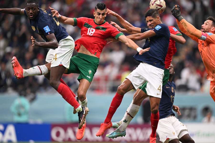 Cuidado a la gripe en la selección francesa: caen también Varane y Konaté