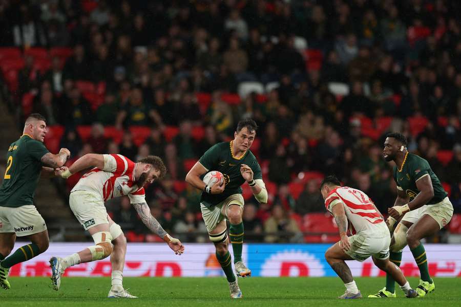 Mostert au centre contre le Japon le 1ᵉʳ novembre. Mostert au centre contre le Japon le 1ᵉʳ novembre.