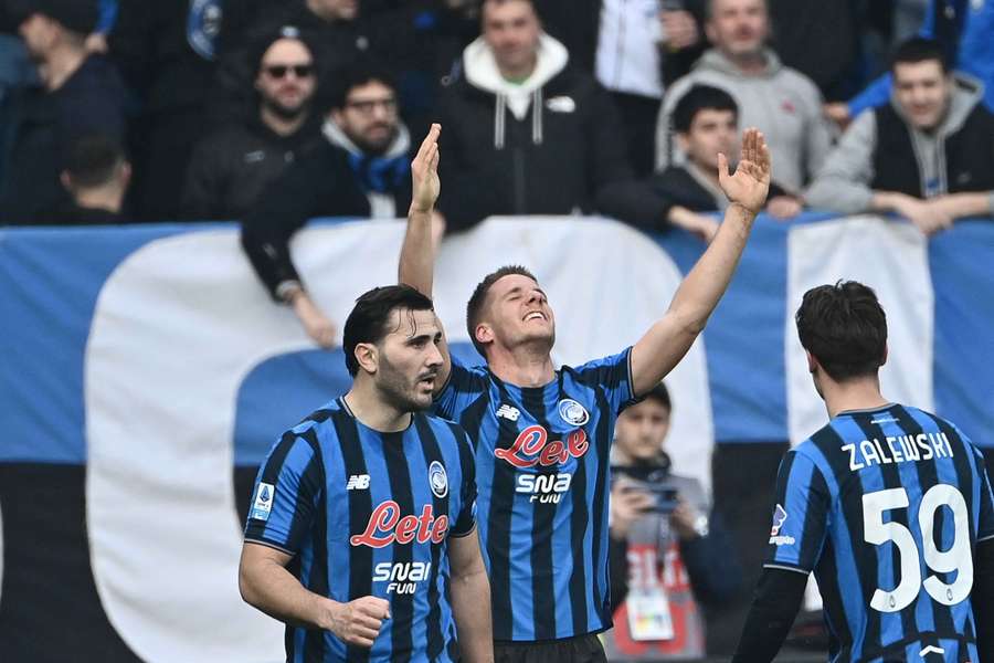 Mario Pašalič pomohl Atalantě gólem k výhře nad Neapolí.