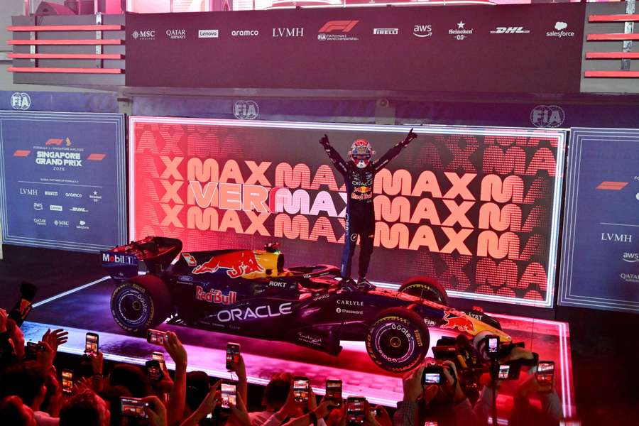 Max Verstappen świętuje zwycięstwo