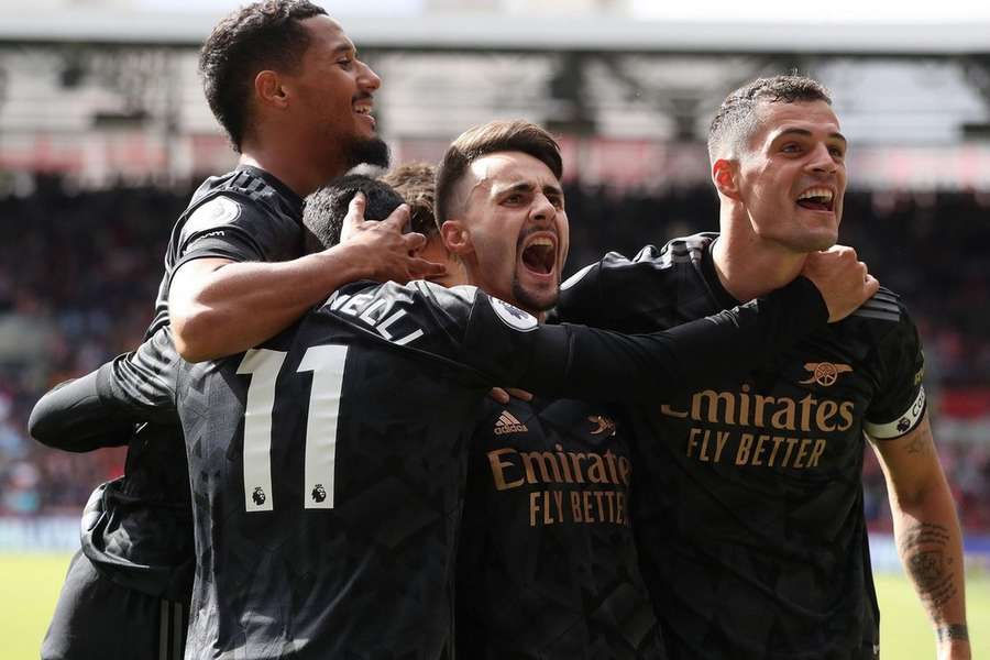 Les Gunners célébrant le but de Fabio Viera contre Brentford le 18 septembre dernier.