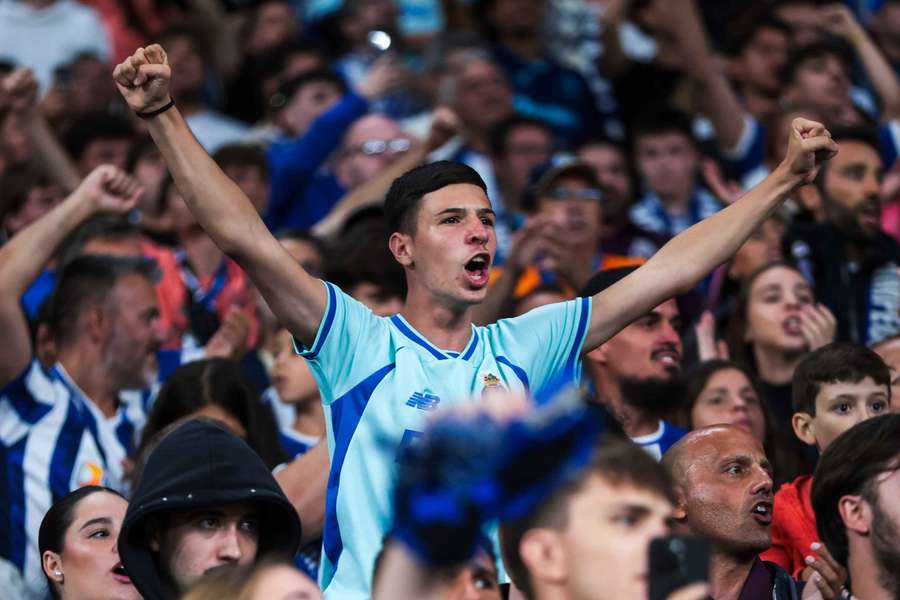 Adeptos do FC Porto no apoio à equipa