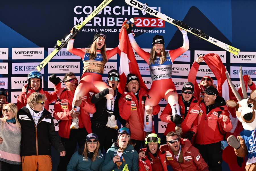 Schweiz tager guld og bronze i kvindernes VM-styrtløb