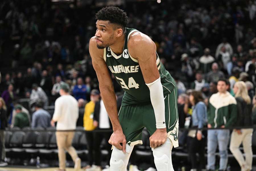 Giannis Antetokounmpo zřejmě nepočítal, že se Bucks rozloučí se sezonou tak brzy.