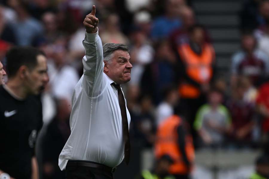 Leeds United's English head coach Sam Allardyce shouts instructions to the players from the touchline during the English Premier League football match between West Ham United and Leeds United