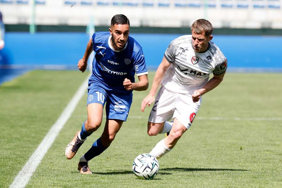 Merwan Ifnaoui au duel avec Sonny Duflos ce samedi.