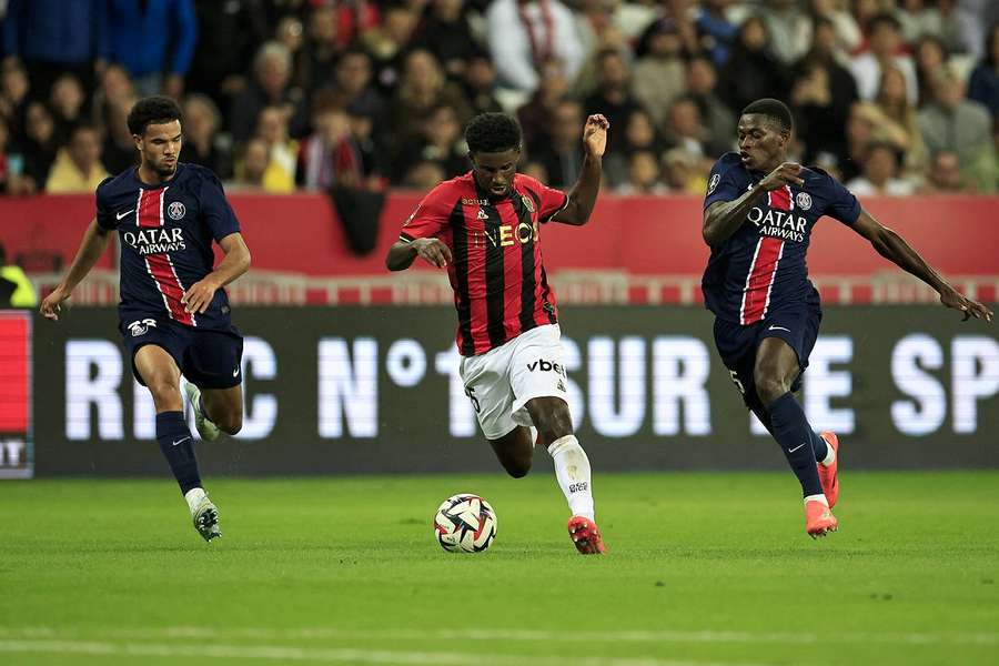 Le PSG ne relève pas la tête : après la défaite à Arsenal, les Parisiens ont  été tenus en échec à Nice dimanche. 