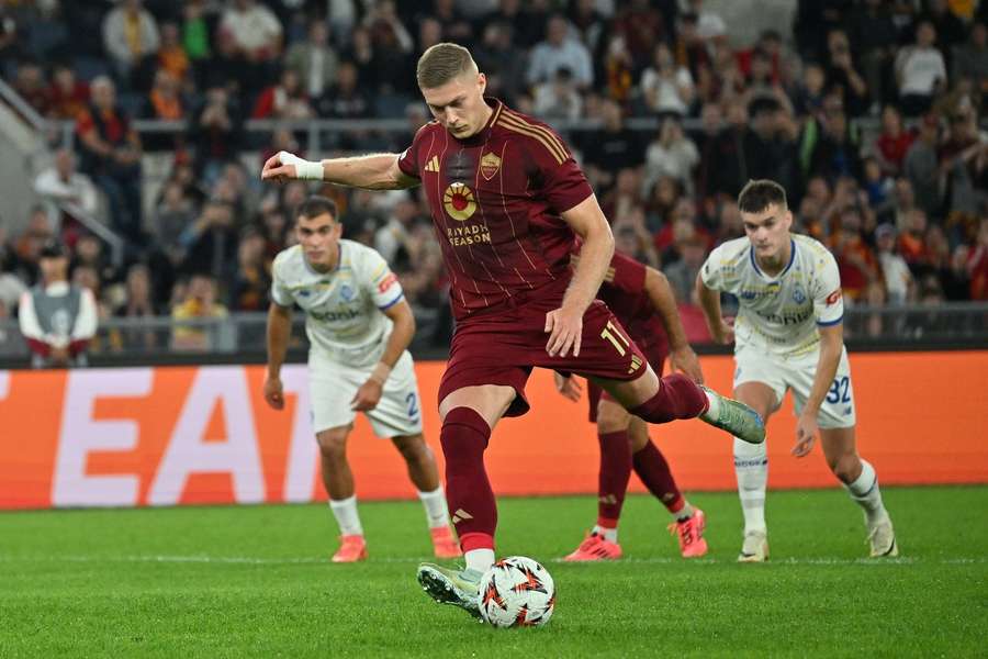 Dovbyk schiet vanaf elf meter de winnende binnen voor Roma