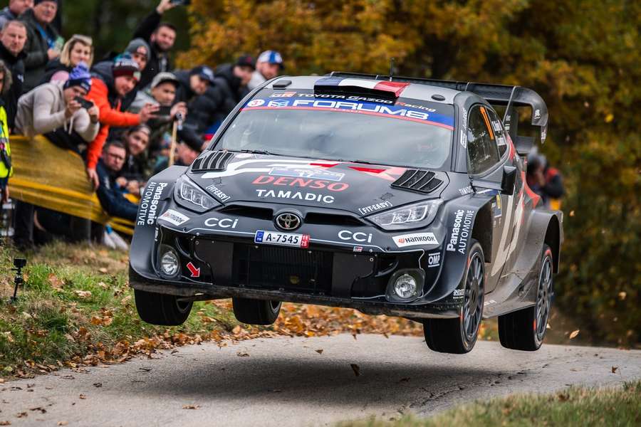 Ogier na Středoevropské rallye havaroval a zkomplikoval si cestu za titulem.
