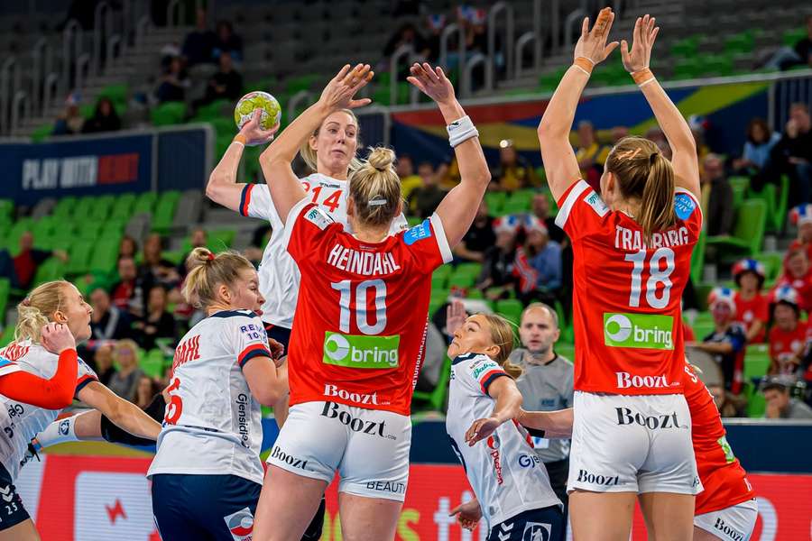 Finala Campionatului European de handbal feminin: Danemarca sau Norvegia?