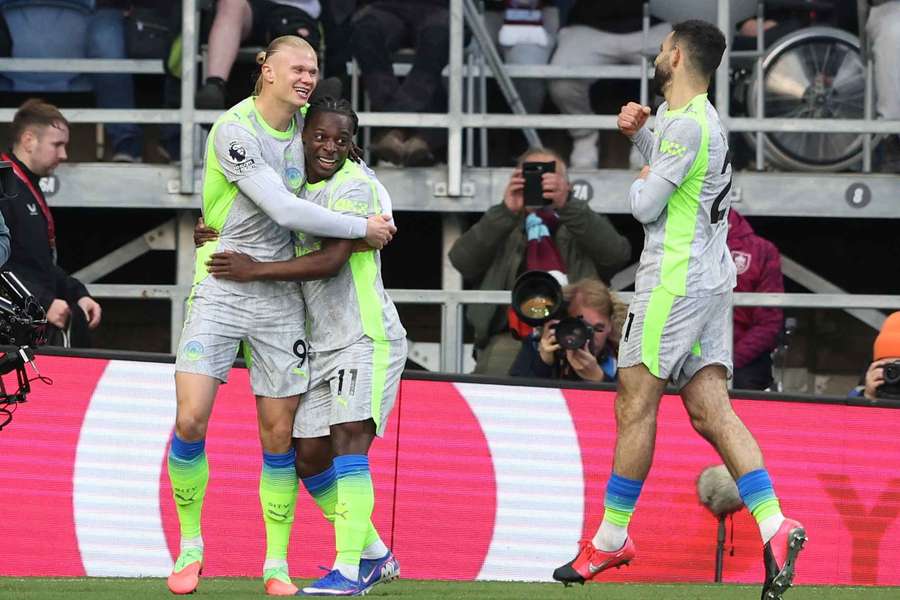 Manchester City venceu o Burnley e ascendeu à liderança