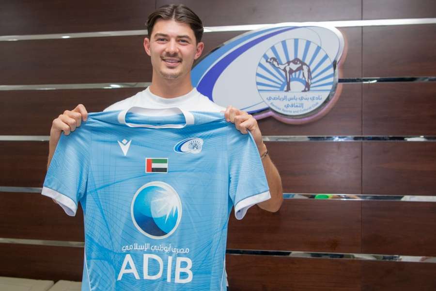 DONE DEAL: FC Baniyas sign Fleetwood midfielder Hunt