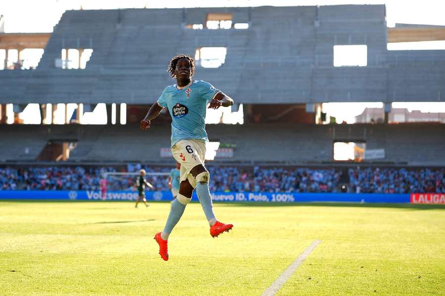 Moriba, celebrando el segundo gol