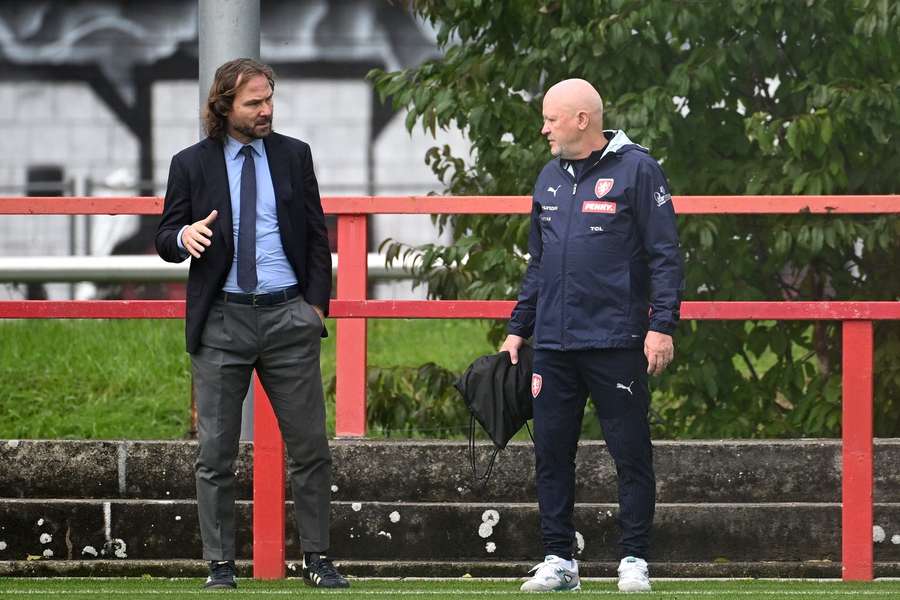Bývalý trenér národního týmu Ivan Hašek si rýpl do generálního manažera Pavla Nedvěda. Bývalý trenér národního týmu Ivan Hašek si rýpl do generálního manažera Pavla Nedvěda.