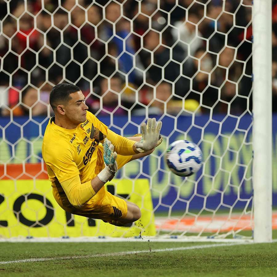 Santos brilhou nos pênaltis de Athletico-PR x São Paulo