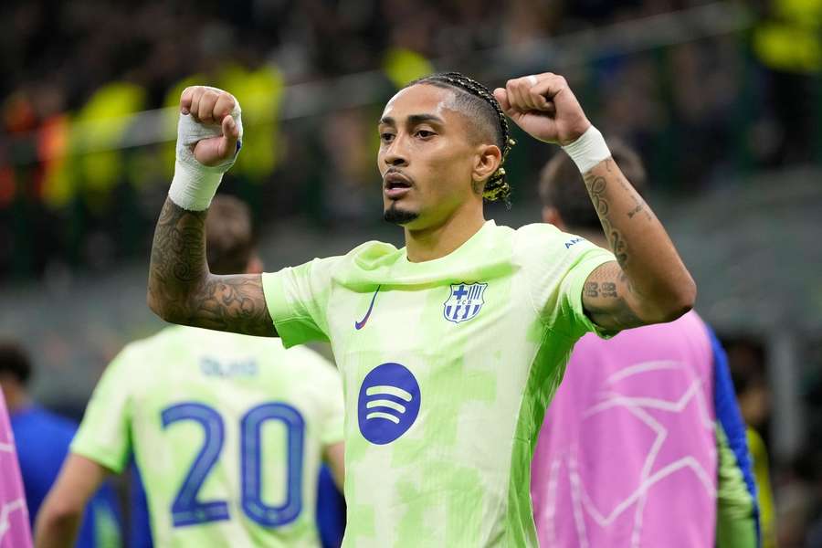 Raphinha fez um gol em Inter de Milão 4x3 Barcelona