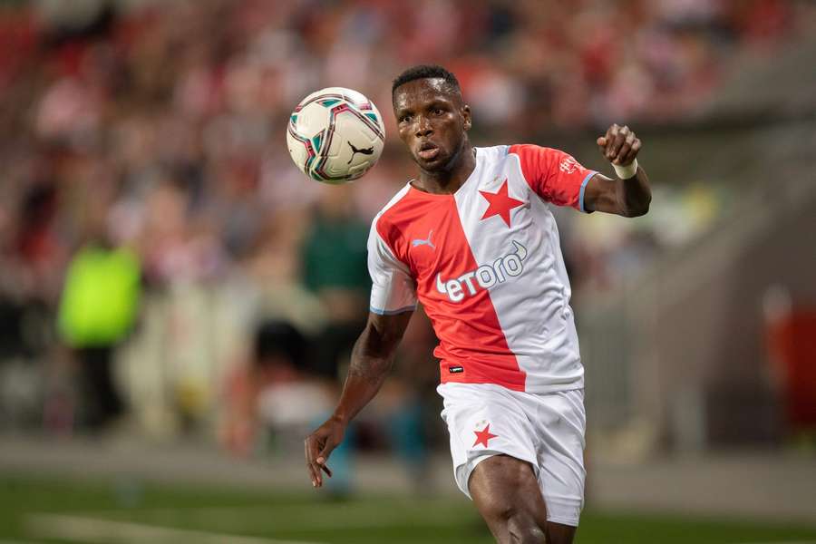 Slavia jako rodina, pro Trpišovského bych udělal cokoliv, říká Ekpai. Táta ho kvůli fotbalu bil