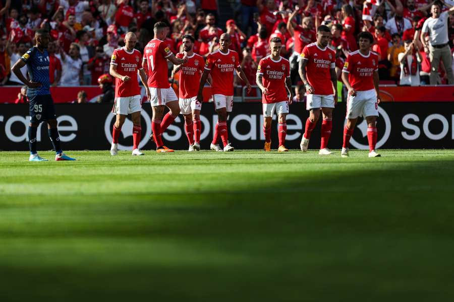 Benfica venceu Santa Clara (3-0) e sagrou-se campeão nacional na Luz