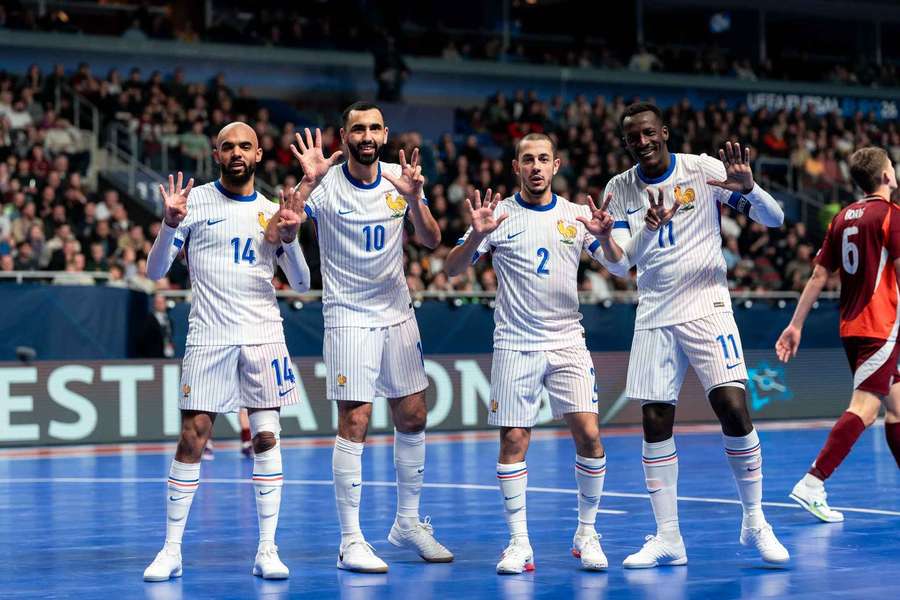 La France inflige une leçon de futsal à la Lettonie et prend la 1e place de son groupe