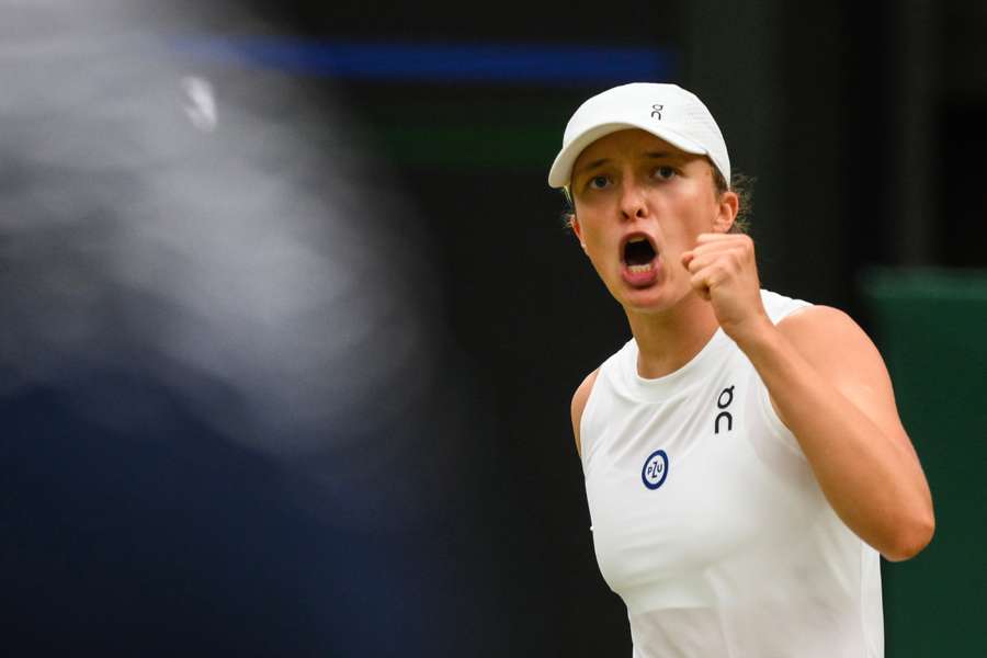 Swiatek mantiene el número uno de la WTA pese a caer en cuartos de Wimbledon