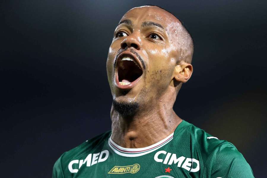 Marlon Freitas marcou seus primeiros gols com a camisa do Palmeiras na vitória sobre o Grêmio