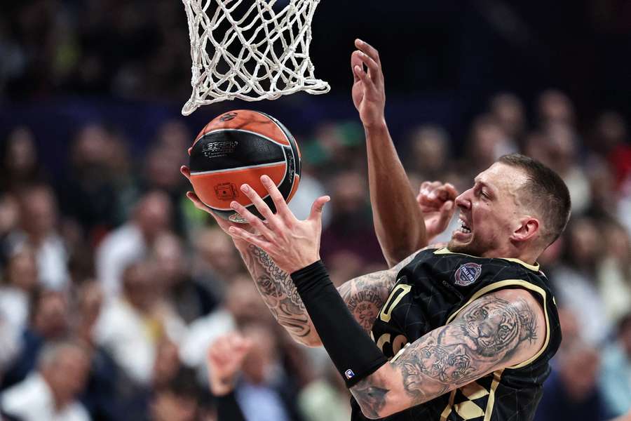 Zwölf Punkte und acht Rebounds von Theis reichten im Finale nicht Zwölf Punkte und acht Rebounds von Theis reichten im Finale nicht