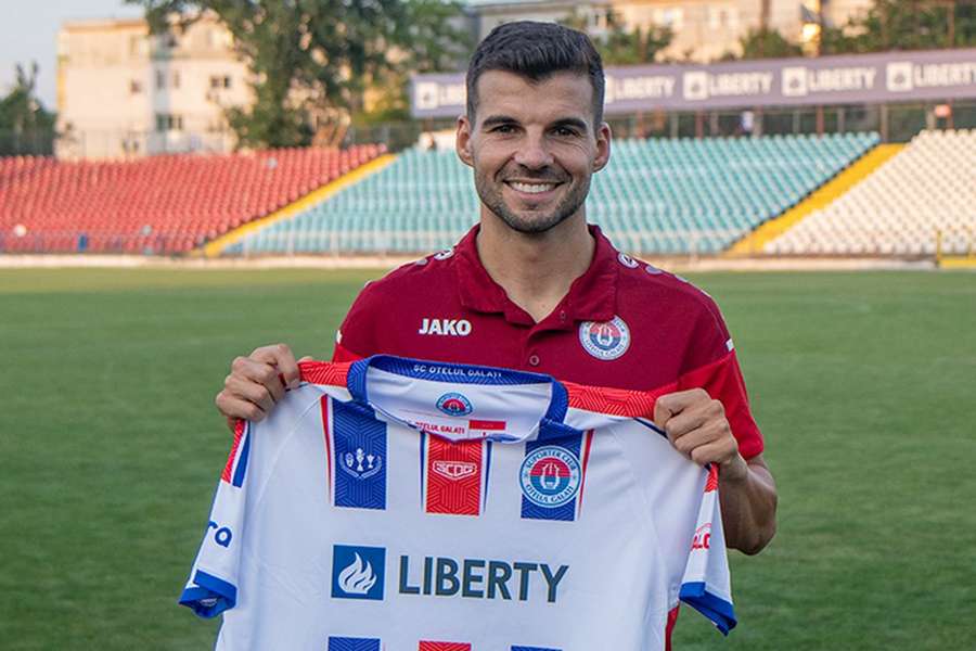 Frédéric Maciel com a camisola do SC Otelul Galati