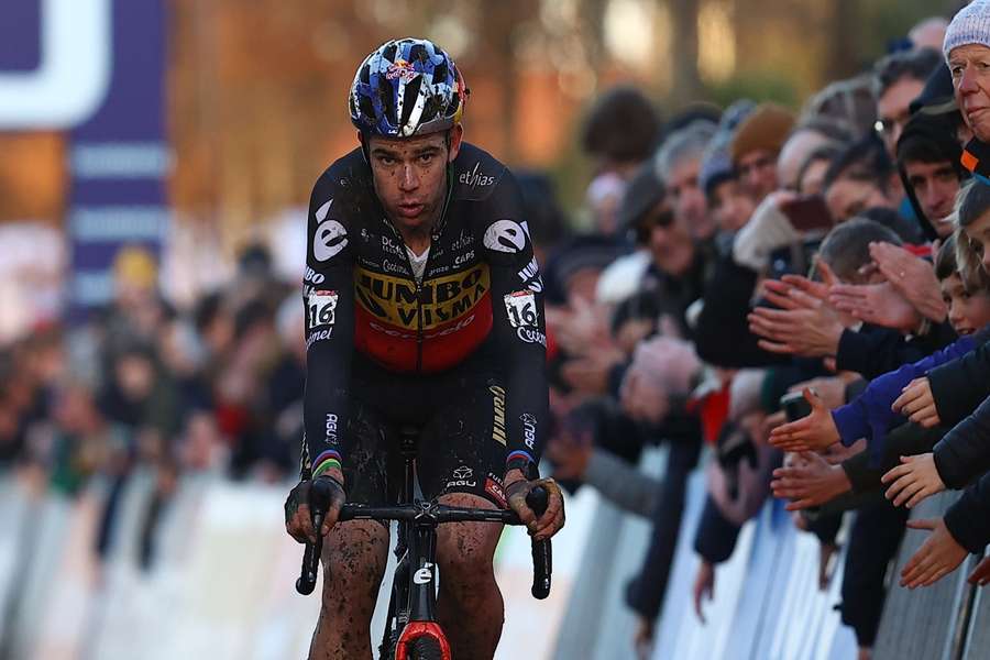 Wout van Aert voert ruime Belgische selectie van negen man aan op WK veldrijden