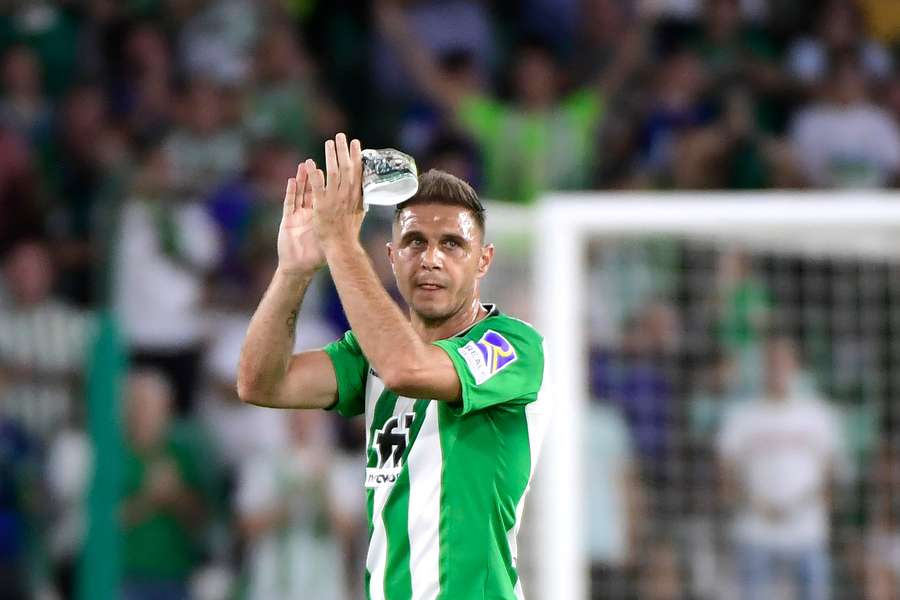 Betis vence Girona e sobe para 3º no Campeonato Espanhol Betis vence Girona e sobe para 3º no Campeonato Espanhol