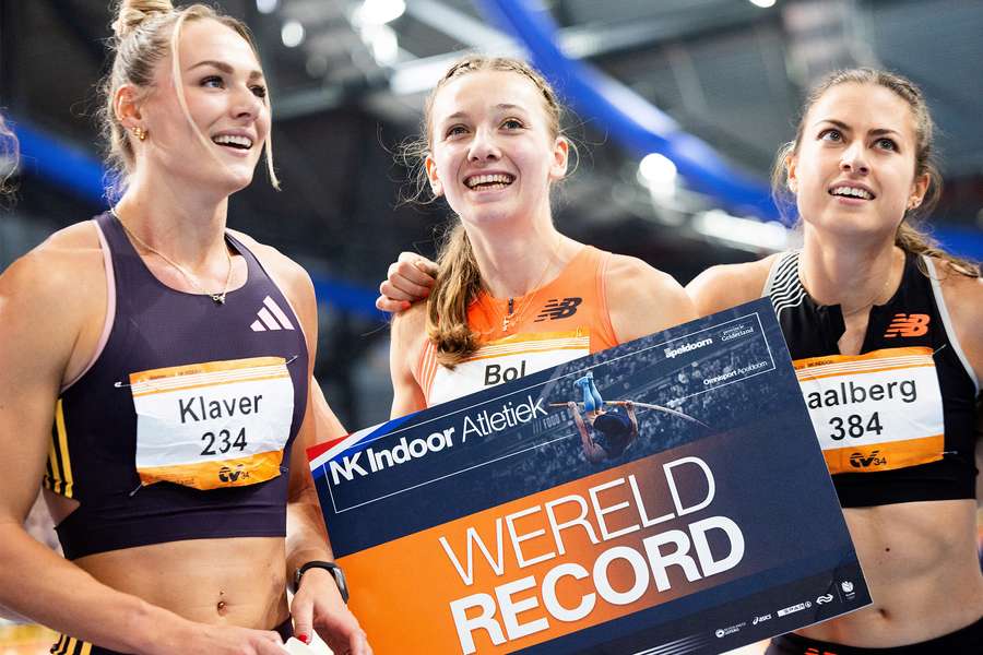 Femke Bol (c) celebrates with compatriots Lieke Klaver (l) and Eveline Saalberg after her world record victory