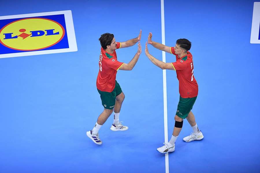 Jogadores de Portugal celebram triunfo