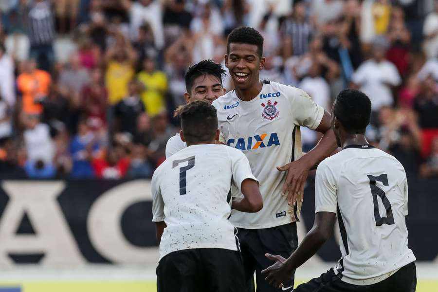 Carlinhos brilhou nas categorias de base do Corinthians