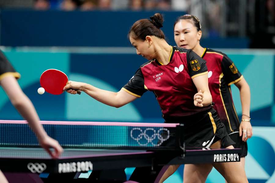 Die Tischtennis-Damen haben das Viertelfinale in Paris erreicht.