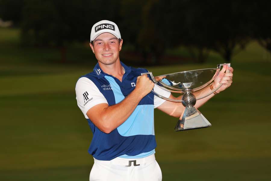 Viktor Hovland met de FedEx Cup