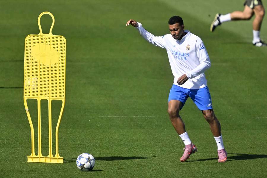 Mbappé à l'entraînement lundi.