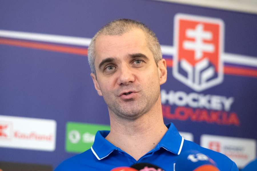 Tréner Slovákov Ivan Feneš.