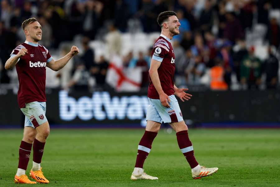 West Ham United's English striker Jarrod Bowen (L) and West Ham United's English midfielder Declan Rice (R) celebrate their win