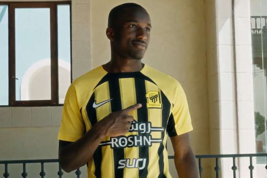 Moussa Diaby apresentado no Al Ittihad