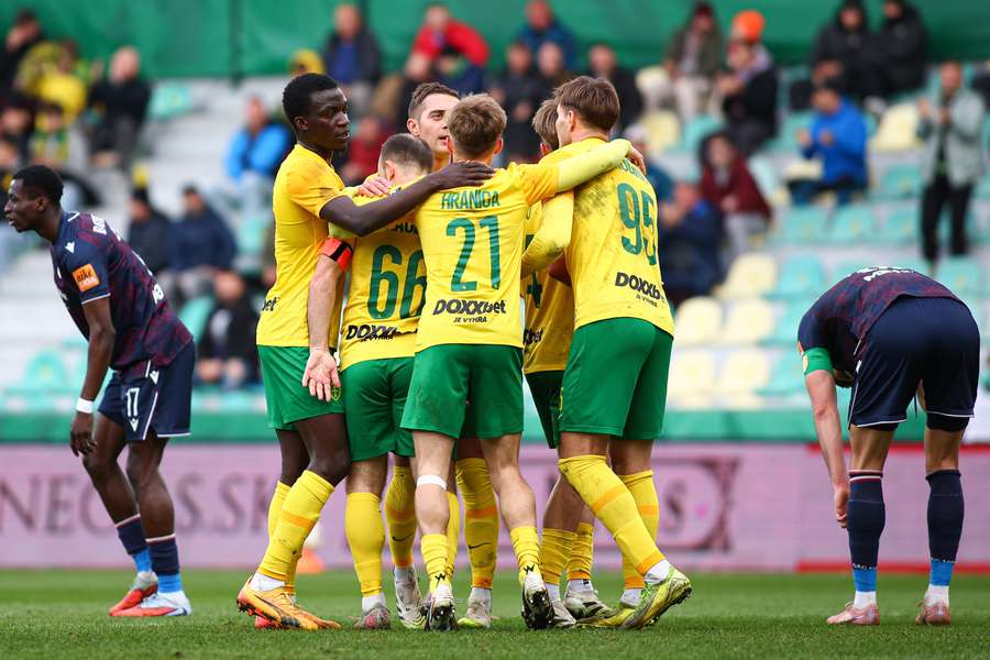 Žilina si v dôležitom zápase poradila s Dunajskou Stredou. Žilina si v dôležitom zápase poradila s Dunajskou Stredou.