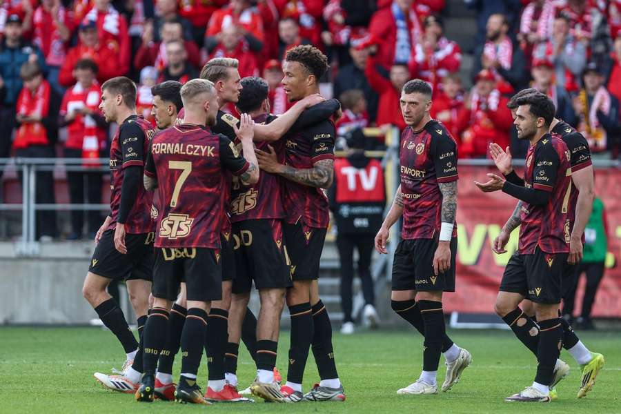 Radość piłkarzy Widzewa w meczu z Lechią