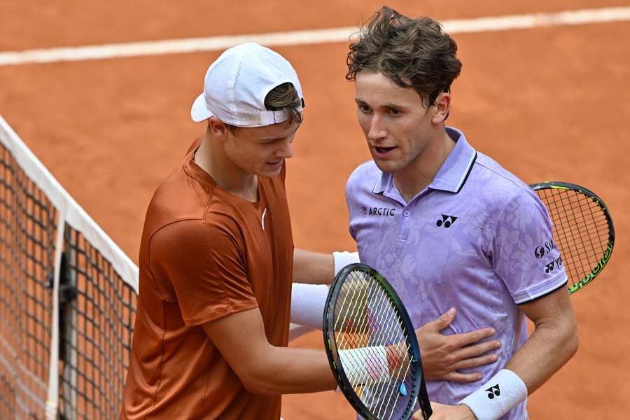 Rune est le premier finaliste à Rome en attendant Medvedev et Tsitsipas. 