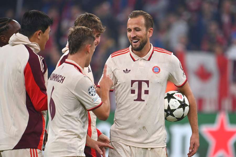 Beim Champions-League-Debüt von Vincent Kompany wurde es spektakulär: Harry Kane trifft vierfach und schoss den FC Bayern so zum 9:2-Sieg gegen Dinamo Zagreb.