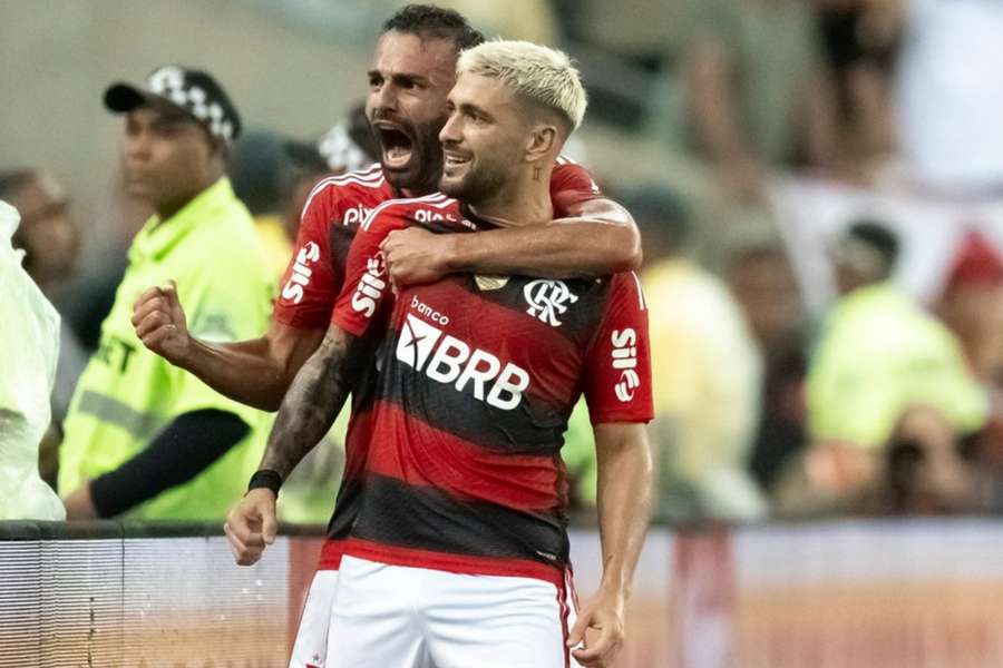 Arrascaeta voltou de lesão e abriu o placar no Maracanã